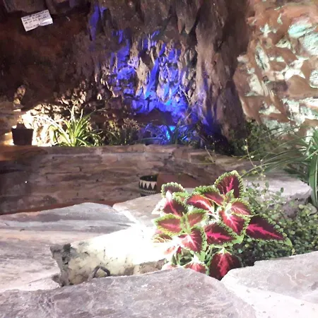 The Ginkgo : Amazing Private Jacuzzi Built In Rock, 20m From The Beach, A/c, Wifi, Patio...