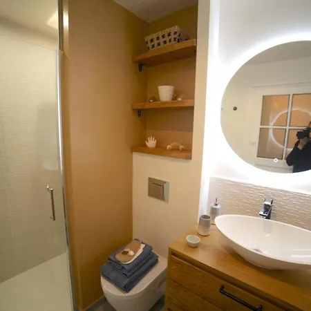 The Ginkgo : Amazing Private Jacuzzi Built In Rock, 20m From The Beach, A/c, Wifi, Patio... コリウール