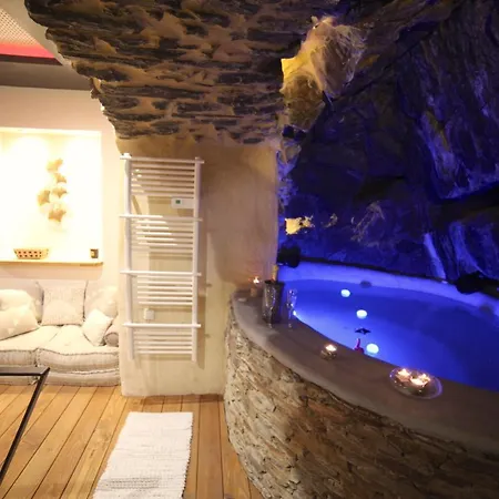 アパート The Ginkgo : Amazing Private Jacuzzi Built In Rock, 20m From The Beach, A/c, Wifi, Patio... コリウール