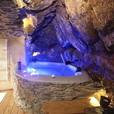 The Ginkgo : Amazing Private Jacuzzi Built In Rock, 20m From The Beach, A/c, Wifi, Patio... コリウール
