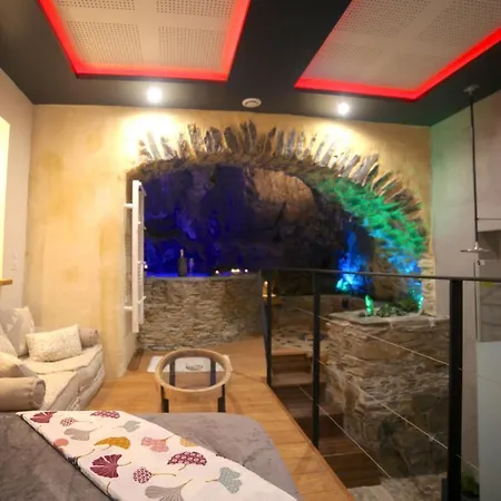 The Ginkgo : Amazing Private Jacuzzi Built In Rock, 20m From The Beach, A/c, Wifi, Patio... *