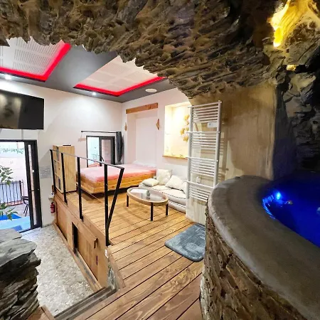 The Ginkgo : Amazing Private Jacuzzi Built In Rock, 20m From The Beach, A/c, Wifi, Patio... アパート