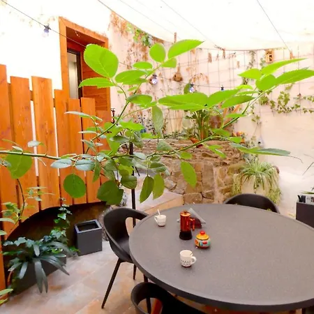 The Ginkgo : Amazing Private Jacuzzi Built In Rock, 20m From The Beach, A/c, Wifi, Patio... コリウール