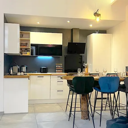 The Ginkgo : Amazing Private Jacuzzi Built In Rock, 20m From The Beach, A/c, Wifi, Patio...