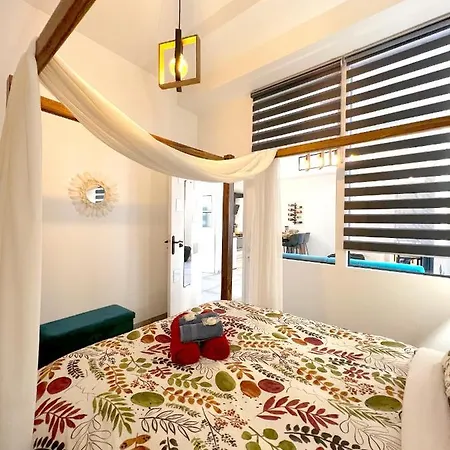 The Ginkgo : Amazing Private Jacuzzi Built In Rock, 20m From The Beach, A/c, Wifi, Patio... * コリウール